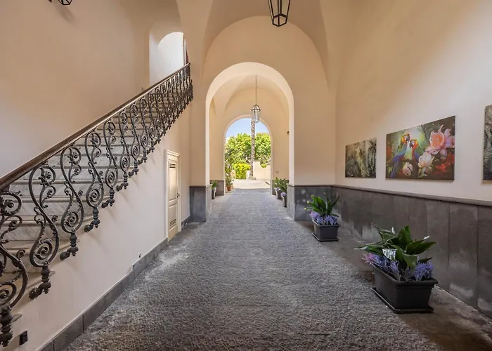 Exclusive Delightful Home - Sauna, Gym, heated saltwater Pool, Parking - near Etna e Taormina